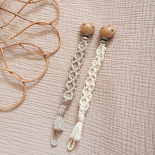 Afbeelding in Gallery-weergave laden, Mahila Market gevlochten speenkoord