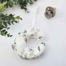 Afbeelding in Gallery-weergave laden, Maan speendoekje Eucalyptus