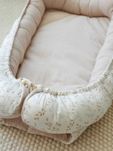 Afbeelding in Gallery-weergave laden, Mahila Market babynest