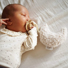 Afbeelding in Gallery-weergave laden, Maan speendoekje boucle (Beige/Olive)