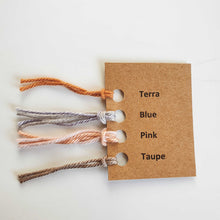 Afbeelding in Gallery-weergave laden, Mahila Market macrame mobiel kleuren