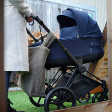 Afbeelding in Gallery-weergave laden, Mahila Market boucle mom bag