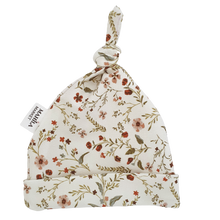 Afbeelding in Gallery-weergave laden, Mahila Market newborn muts Flower