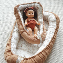 Afbeelding in Gallery-weergave laden, Poppennest Camel rib flower