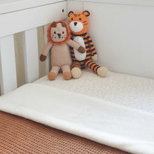 Afbeelding in Gallery-weergave laden, Mahila Market knuffeldier