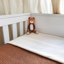 Afbeelding in Gallery-weergave laden, Mahila Market knuffeldier