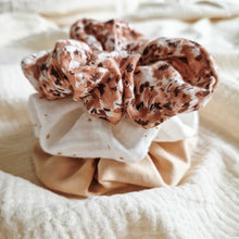 Afbeelding in Gallery-weergave laden, Mahila Market scrunchie