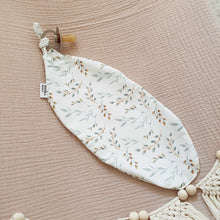 Afbeelding in Gallery-weergave laden, Newborn mutsje Zeegroen wilgentak