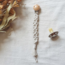 Afbeelding in Gallery-weergave laden, Mahila Market gevlochten speenkoord