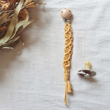 Afbeelding in Gallery-weergave laden, Mahila Market gevlochten speenkoord