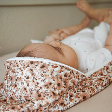Afbeelding in Gallery-weergave laden, Wikkeldeken Vintage Flower (Bamboe wellness fleece)