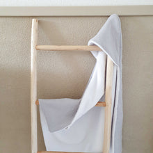 Afbeelding in Gallery-weergave laden, Mahila Market embroidery wikkeldeken