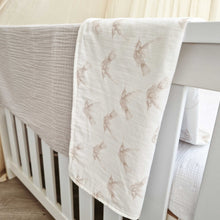 Afbeelding in Gallery-weergave laden, Kolibri mousseline wiegdeken