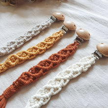 Afbeelding in Gallery-weergave laden, Mahila Market gevlochten speenkoord