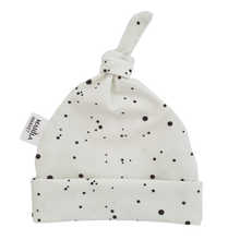 Afbeelding in Gallery-weergave laden, Newborn mutsje stipjes
