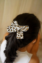 Afbeelding in Gallery-weergave laden, Mahila Market oversized vlinderstrik